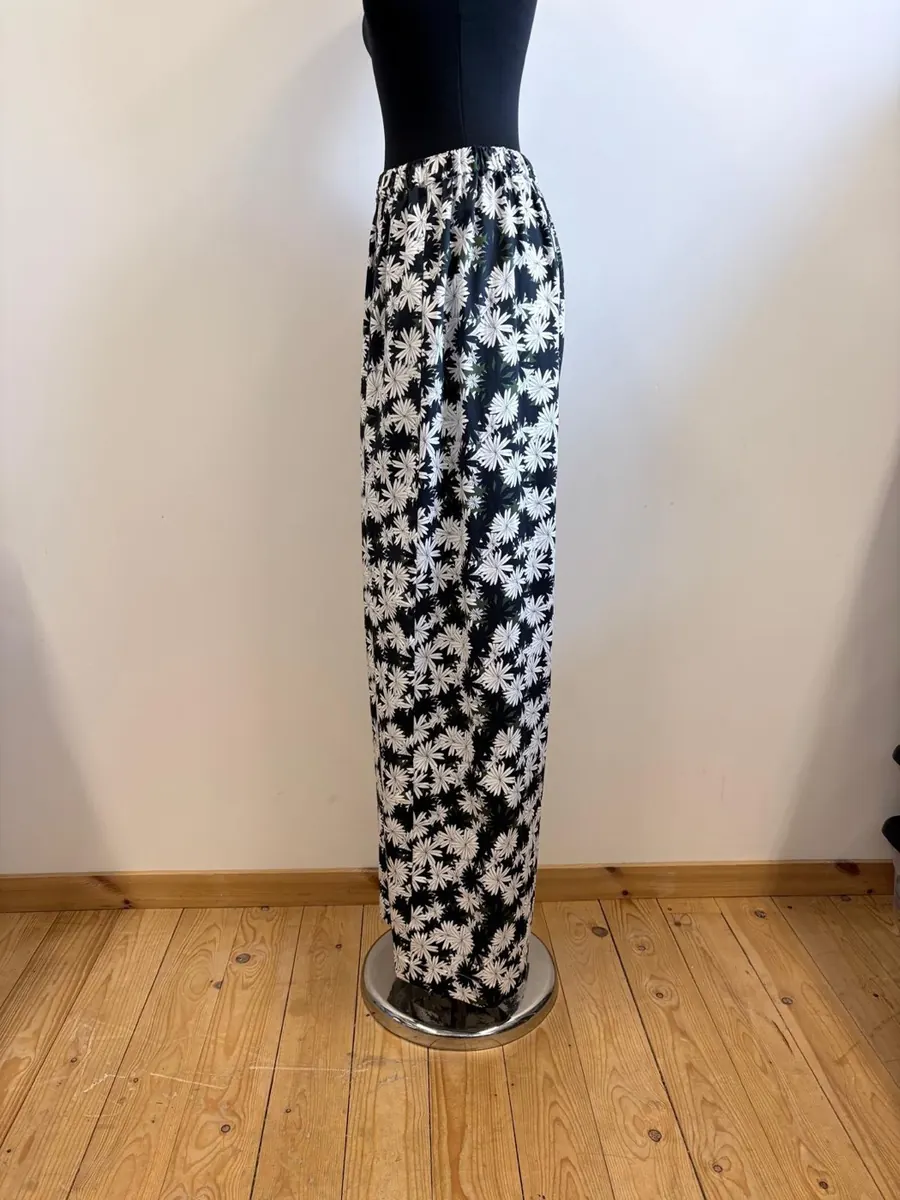 Relaxed Pocket Trousers detail 1