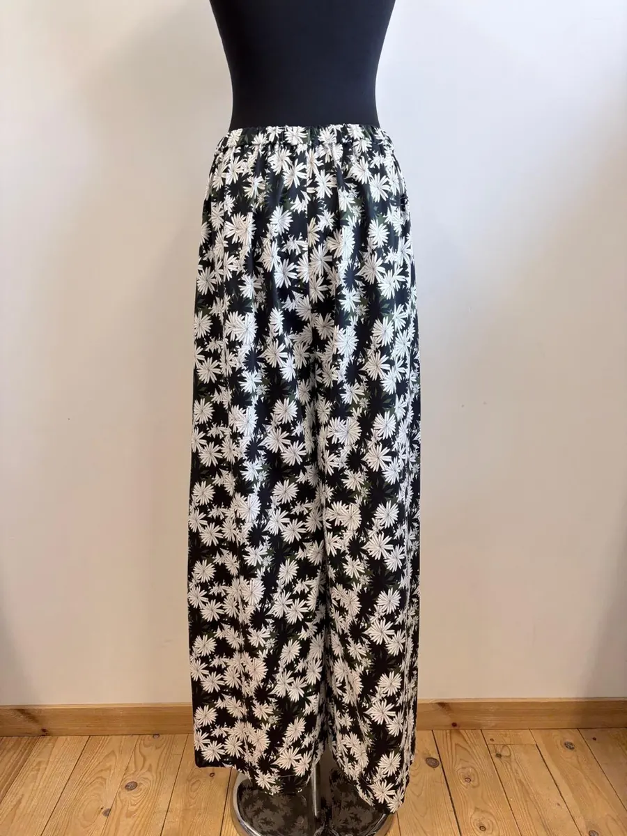 Relaxed Pocket Trousers detail 2