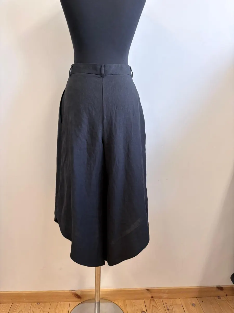 Shaped-Hem Linen Trousers detail 1